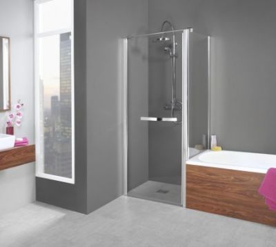 Dusche direkt an der Badewanne in Kombination mit Duschwannen nach Maß gefertigt - bodengleich, barrierefrei