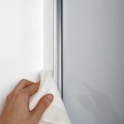elegante Wandprofile - Eck Duschabtrennung aus Glas - Maßanfertigung - mit zwei Pendeltüren und Eckeinstieg