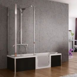 Probeliegen in Badewanne mit Tür, Beratung zum altersgerechten Badumbau